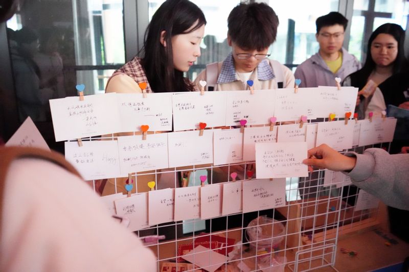 余名师生共同在沉浸式游园中重温五四精