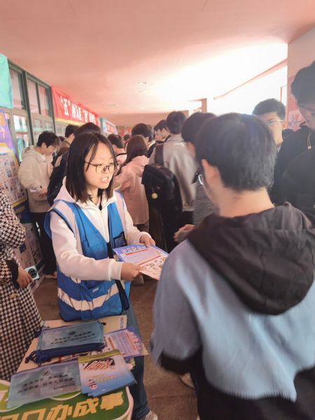 200汲取奋进力量