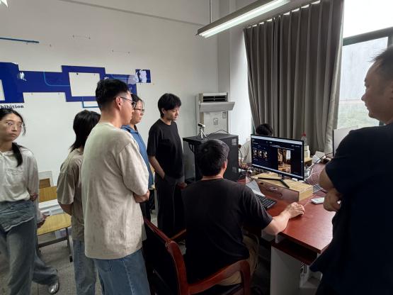 倪佳佳接待了来访团队并参加座谈交流